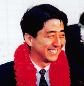 1993年初当選